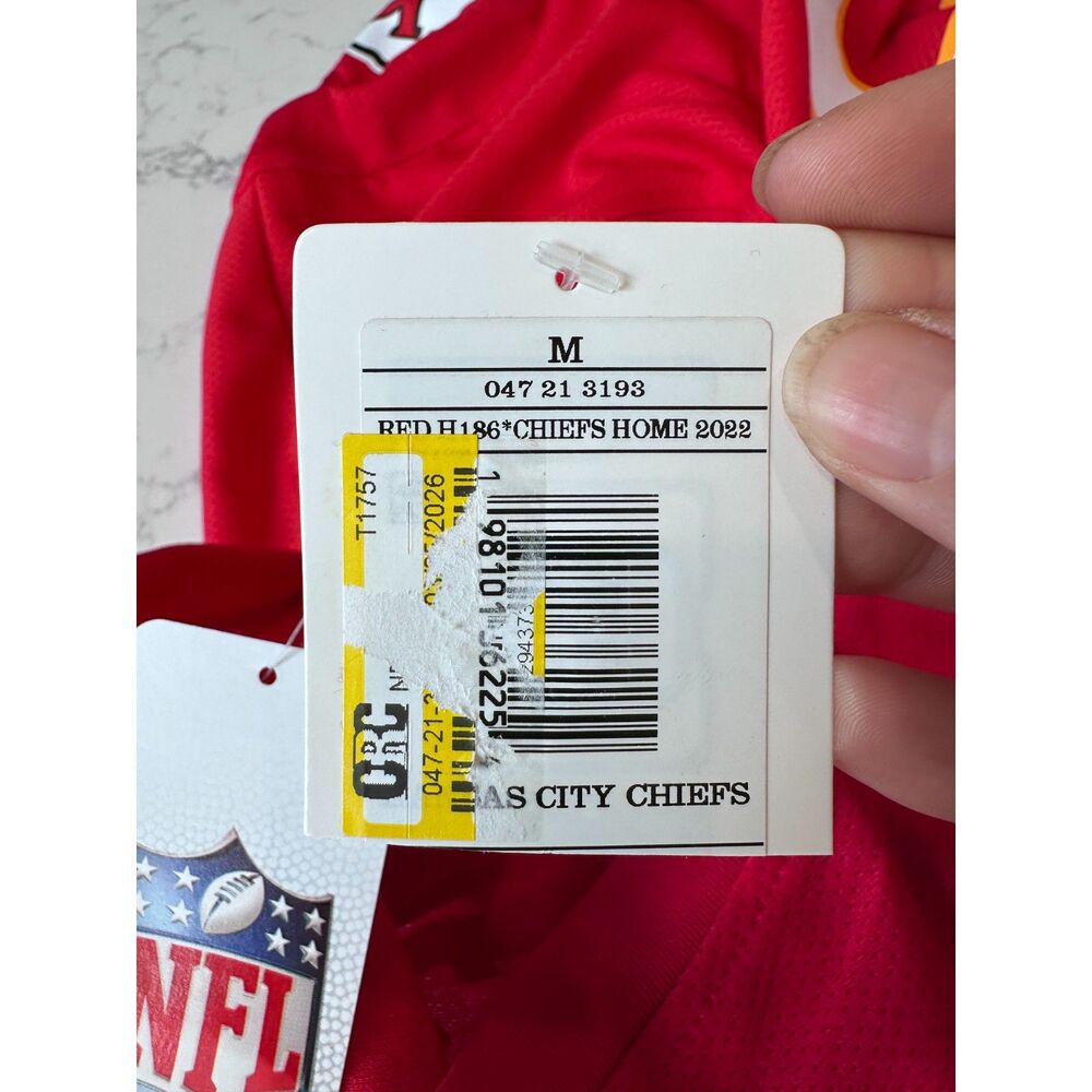 NWT NFL Kansas City Chiefs Patrick Mahomes 15 Red Jersey Size Medium - Picture 4 of 7